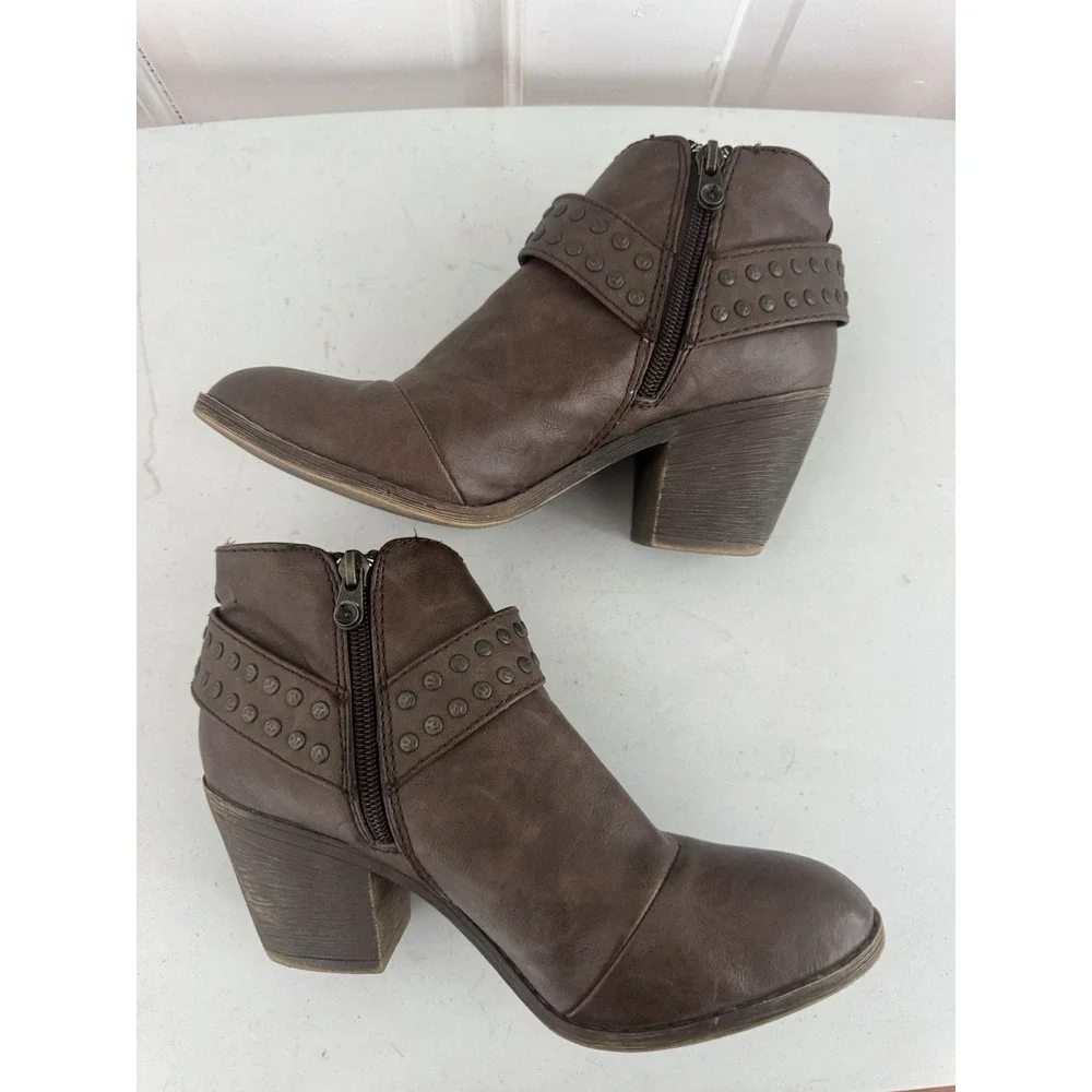 Blowfish Brown Studded Ankle‎ Booties Women's Sz 8.5 Chunky Heel Side Zip